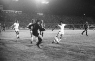En la imagen se ve un partido entre Nacional y Peñarol