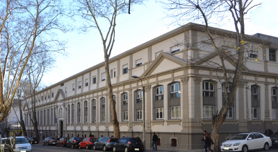 Fachada del edificio central de la Facultad de Psicología