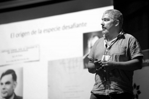 Juan Valle Lisboa, de la Facultad de Psicología, durante la conferencia “Educación para la industria del futuro”, ayer, en el Laboratorio Tecnológico del Uruguay. Foto: Andrés Cuenca