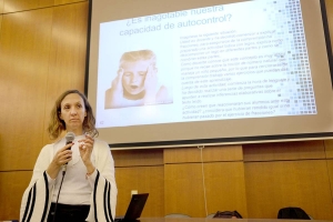 Charla de Lorena Canet Juric sobre autorregulación, en facultad de psicología. 