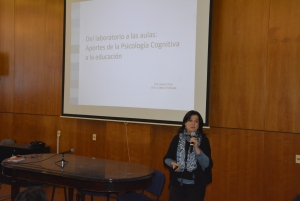 Conferencia Beatriz Diuk en el aula magna