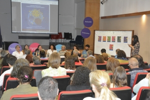 Foto de la apertura del Primer Encuentro Nacional de Cooperación Social y Economía Solidaria en Uruguay en Facultad de Psicología