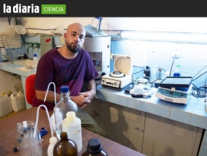 Paul Ruiz en un laboratorio. Foto: Pablo Vignali para La Diaria