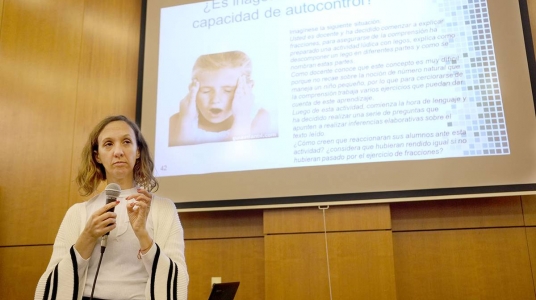 Charla de Lorena Canet Juric sobre autorregulación, en facultad de psicología. 