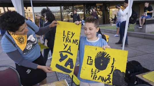 Manifestación en apoyo a la votación de la ley integral para personas trans en el Parlamento. Archivo Octubre 2018. Foto: Mariana Greif