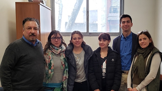 En la foto de izquierda a derecha: Prof. Juan Fernández; Asistente Evangelina Curbelo; Paula González; Johanna Morales; David Medina y Magali Casanova