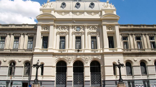 Fachada de la Universidad de la República. Foto: UCUR