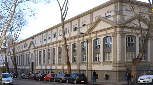 Fachada del edificio de Facultad de Psicología