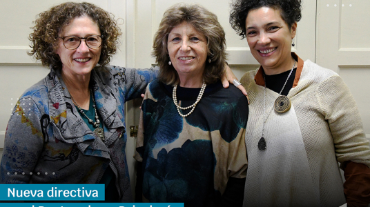 Fotografía de la profesora Dra. Rosa Zytner (directora del Doctorado); la profesora agregada Dra. Gabriela Bañuls (directora alterna) y la profesora adjunta Dra. Cecilia Marotta (integrante de la comisión directiva)