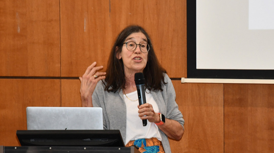 Conferencia “Mujeres en la ciencia: una controversia pública y la historia de una mujer”