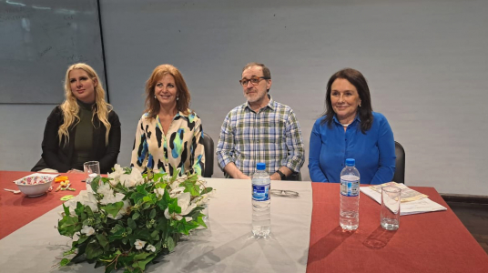 De izquierda a derecha: Jazmín Steuer, Directora de Licenciatura en Psicología (Universidad Nacional del Chaco Austral); Silvia López, Decana Facultad de Psicología Universidad Nacional de Tucumán; Enrico Irrazábal, Decano de la Facultad de Psicología de la Universidad de la República (Udelar); y Maqui Piro, Decana de Facultad de Psicología de Universidad Nacional de La Plata