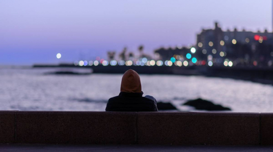 "Suicidio: tres de cada diez uruguayos consideran que los factores psicológicos influyen menos que la “falta de apoyo” del entorno"