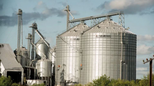 Instalaciones de una empresa arrocera en Treinta y Tres. Foto: Ricardo Antúnez, adhocFOTOS