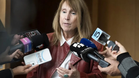 María Elena Mizrahi durante la presentación del informe anual del Sistema Integral de Protección a la Infancia y a la Adolescencia contra la Violencia, el 27 de abril.  Foto: Alessandro Maradei