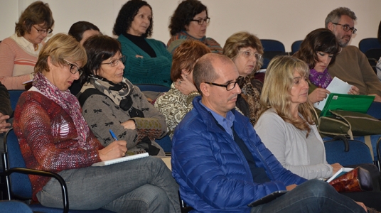 Grupo de Docentes en la actividad "Encuentro: La investigación en la Facultad de Psicología"