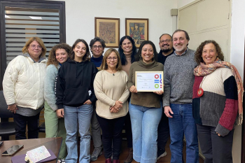 Integrantes del Consejo con el Certificado otorgado a la Facultad de Psicología