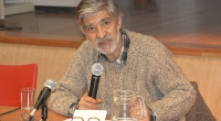 Fotografía del Dr. Manuel Canales Cerón durante la conferencia