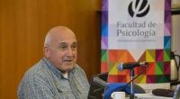 Fotografía en la que se ve al Rector de la Universidad,  Roberto Markarian