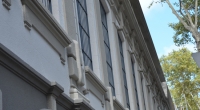Fotografía de la fachada del edificio central de la Facultad de Psicología