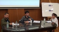 Fotografía tomada durante la actividad en la que se ven Joseba Verdugo Goikoetxea (expositor) Nelson de León (coordinador) y Cecilia Silva (discutidora)