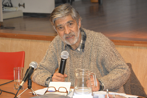 Fotografía del Dr. Manuel Canales Cerón durante la conferencia