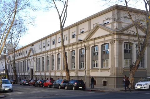 fachada de Facultad de Psicología